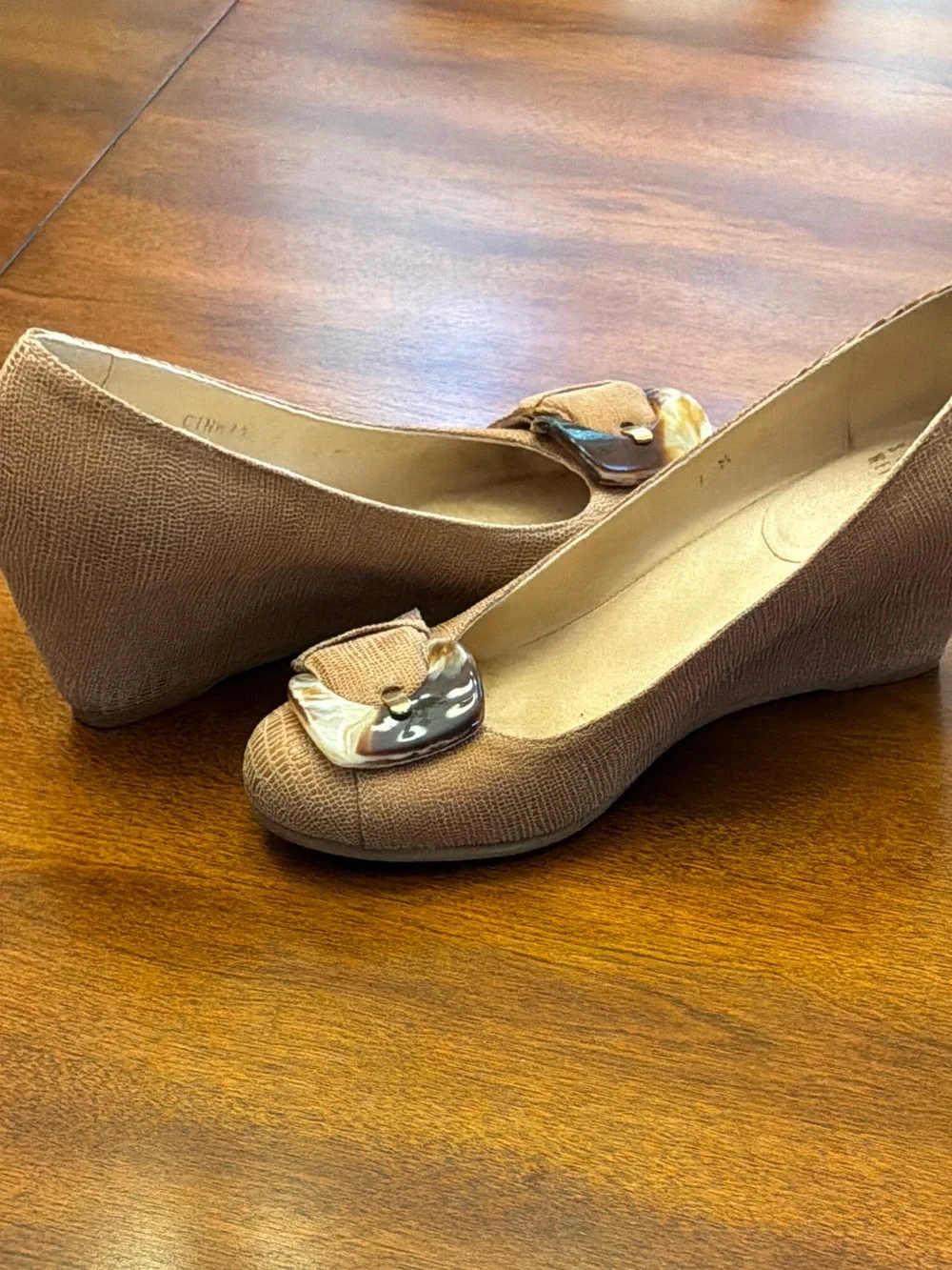 Stuart Weitzman Tan Leather Bow Flats with Tortoiseshell Accent
